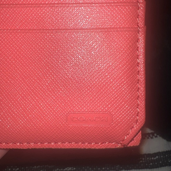 Coach Pink Wallet Elegant Design - Picture 7 of 7